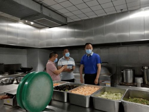 阿拉善左旗市场监管局深入阿拉善职业技术学院检查指导疫情防控期间食品安全工作